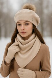 Комплект: берет с меховым помпоном, варежки и тёплый вязаный бактус (треугольный шарф)